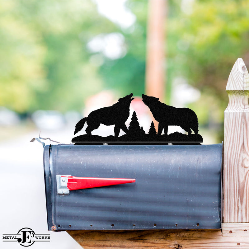 Howling Wolves Mailbox Topper
